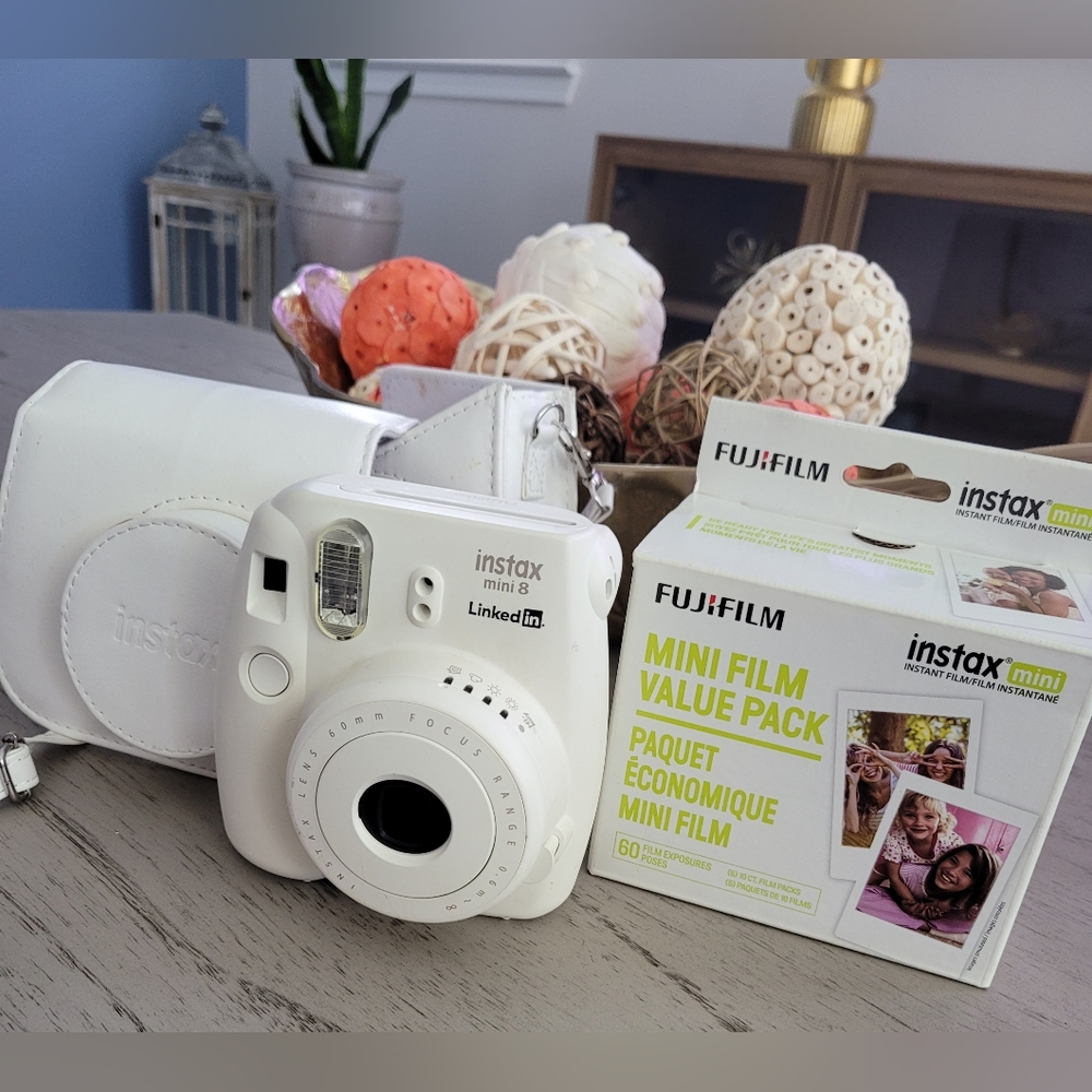 Fujifilm Instax Mini 8 Instant Film Camera - with case and extra films pack